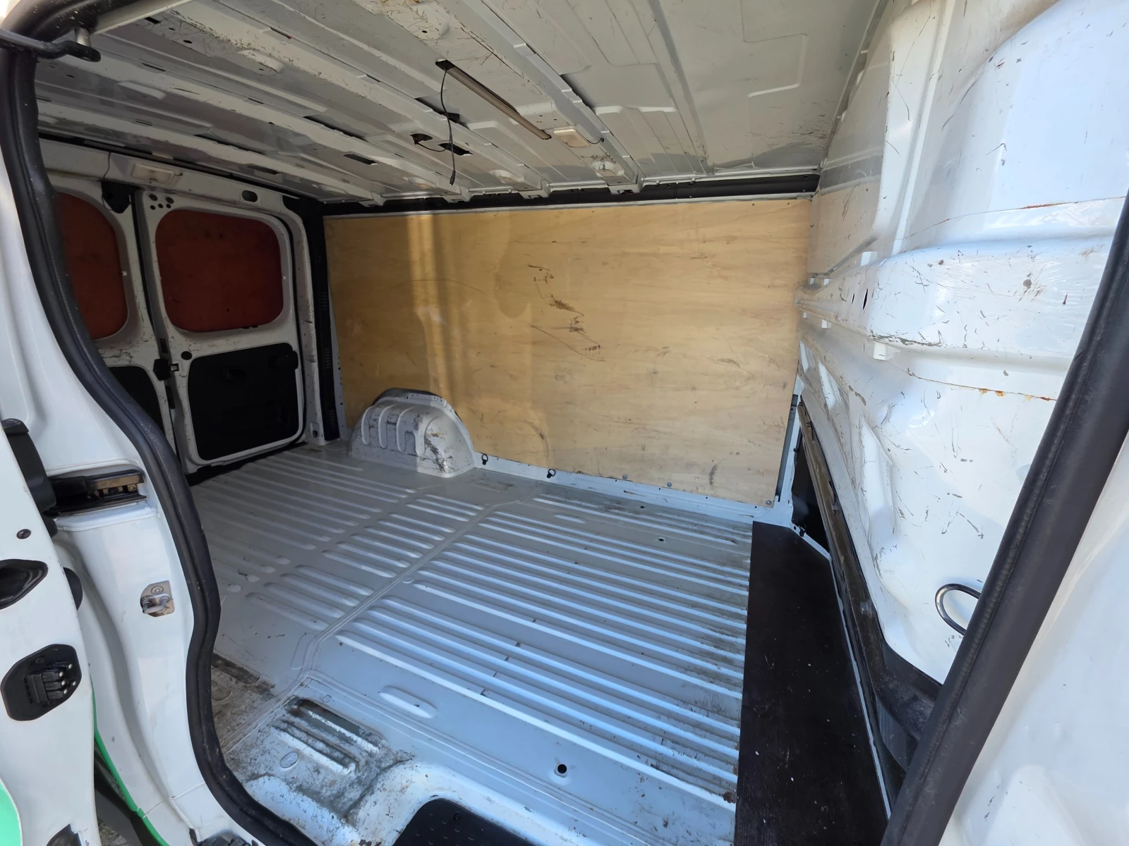 Renault Trafic 1.6 dci, снимка 14 - Бусове и автобуси - 55936012