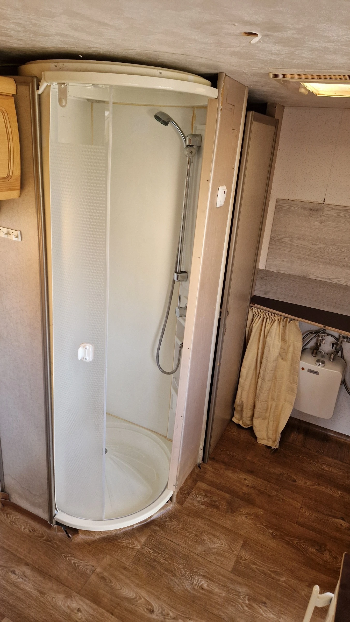  Compas  524  | Mobile.bg   4