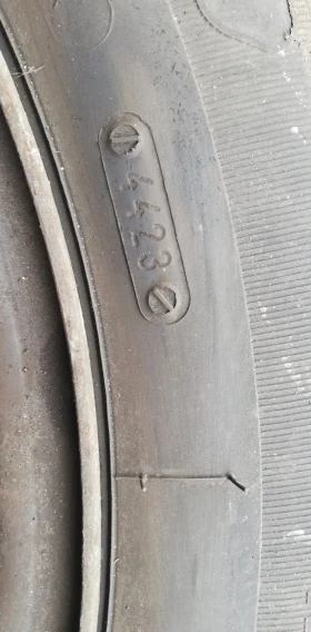 Гуми Зимни 215/65R16, снимка 4 - Гуми и джанти - 52771189