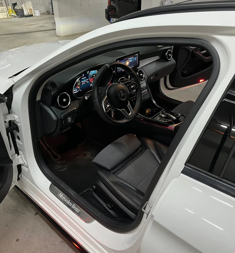 Mercedes-Benz C 220 AMG NIGHT EDITION  4MATIC , снимка 2 - Автомобили и джипове - 52393678