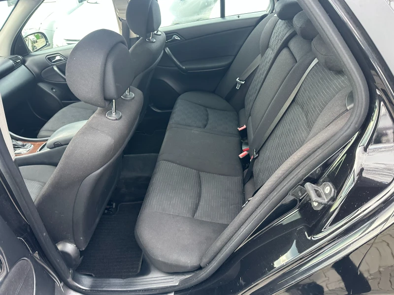 Mercedes-Benz C 220 150к.с automat, снимка 10 - Автомобили и джипове - 53034409