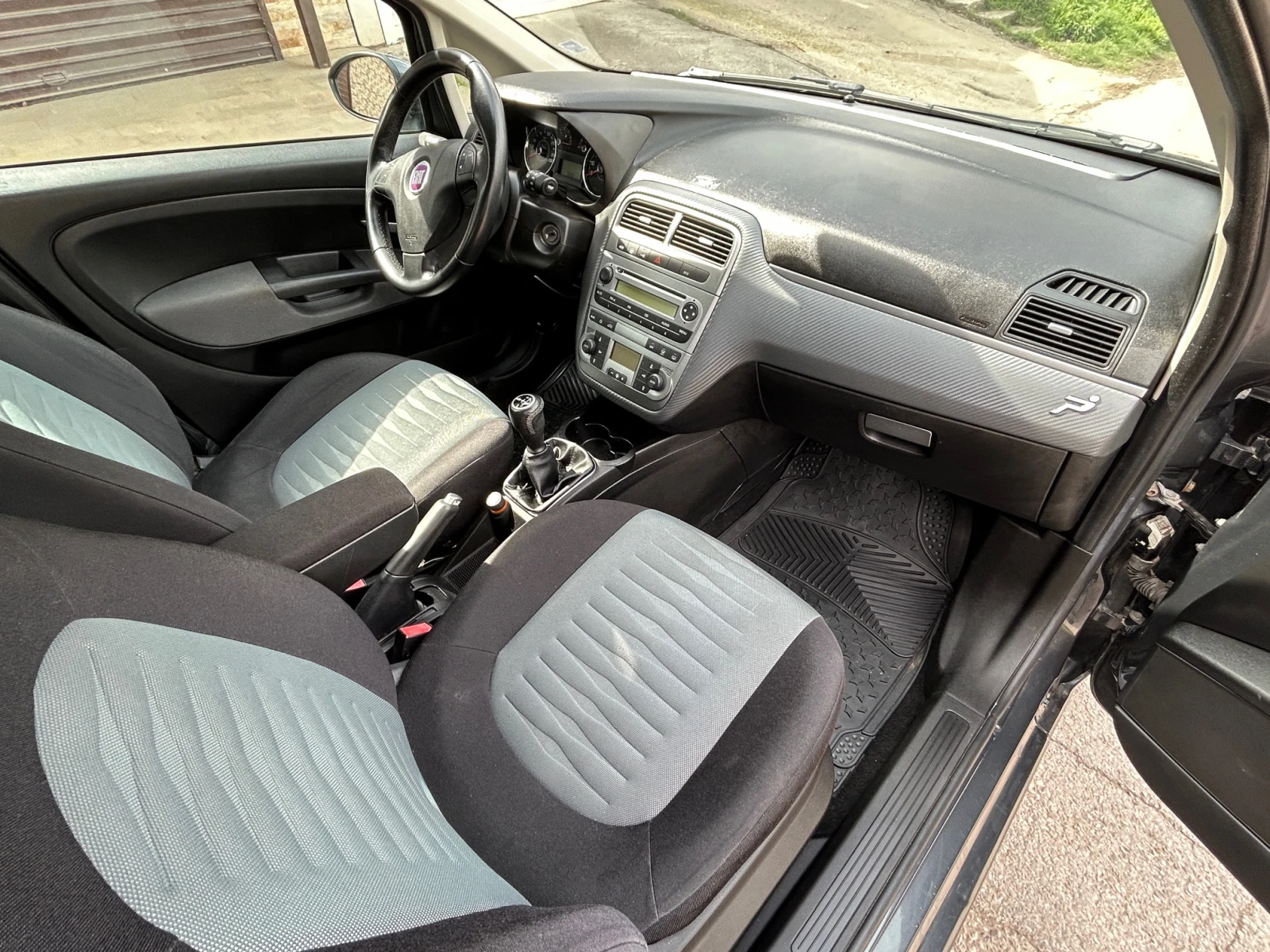 Fiat Punto Grande 1.4i-Автоматик - изображение 8