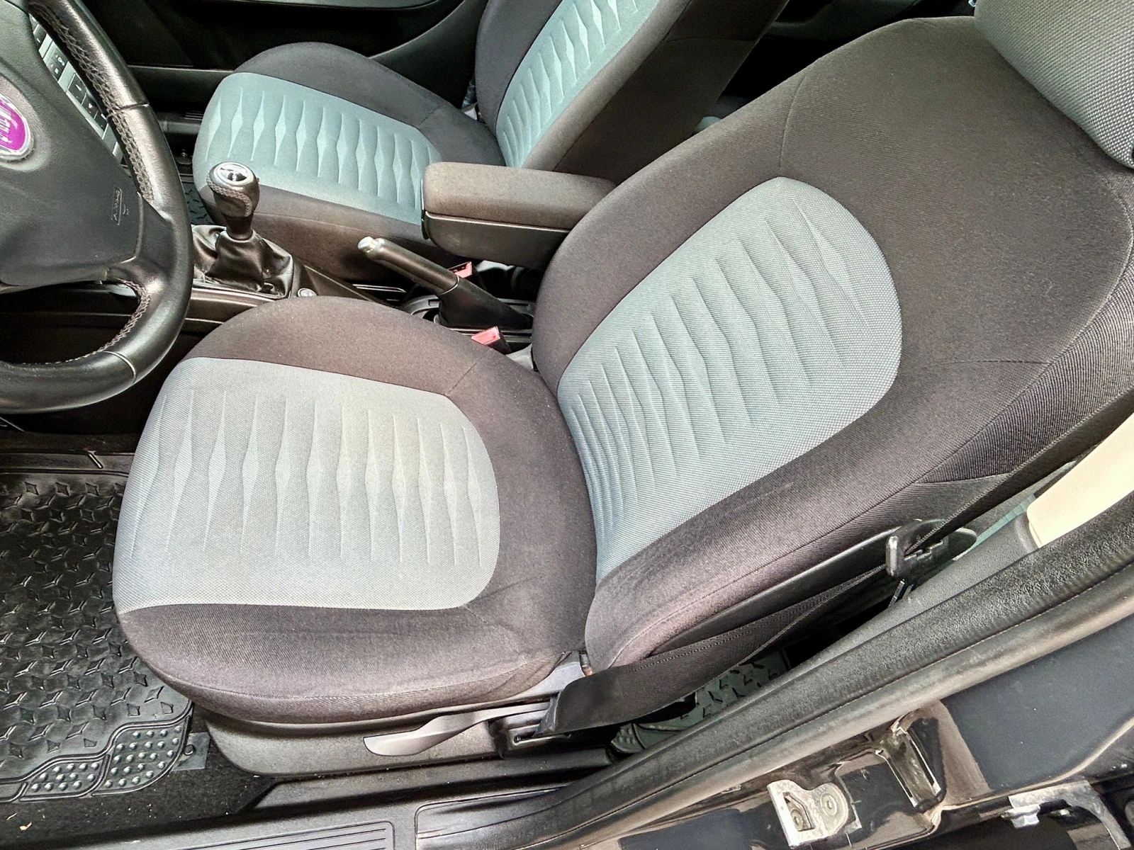 Fiat Punto Grande 1.4i-Автоматик - изображение 9