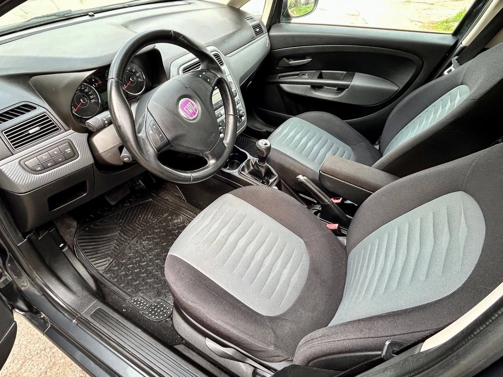 Fiat Punto Grande 1.4i-Автоматик - изображение 7
