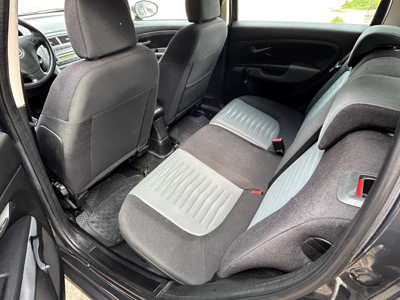 Fiat Punto Grande 1.4i-Автоматик - изображение 10