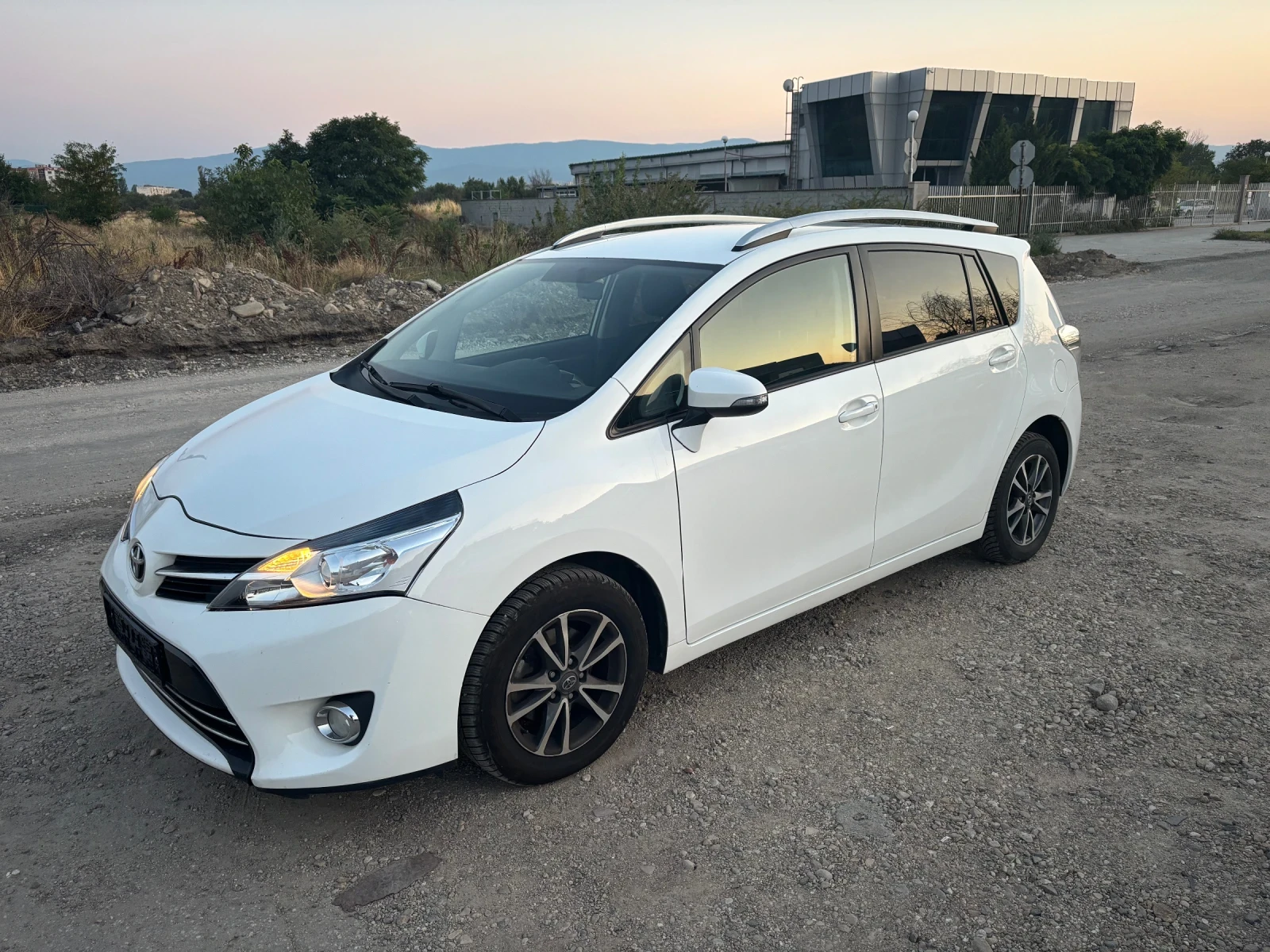 Toyota Verso 2.0 D4D - изображение 3