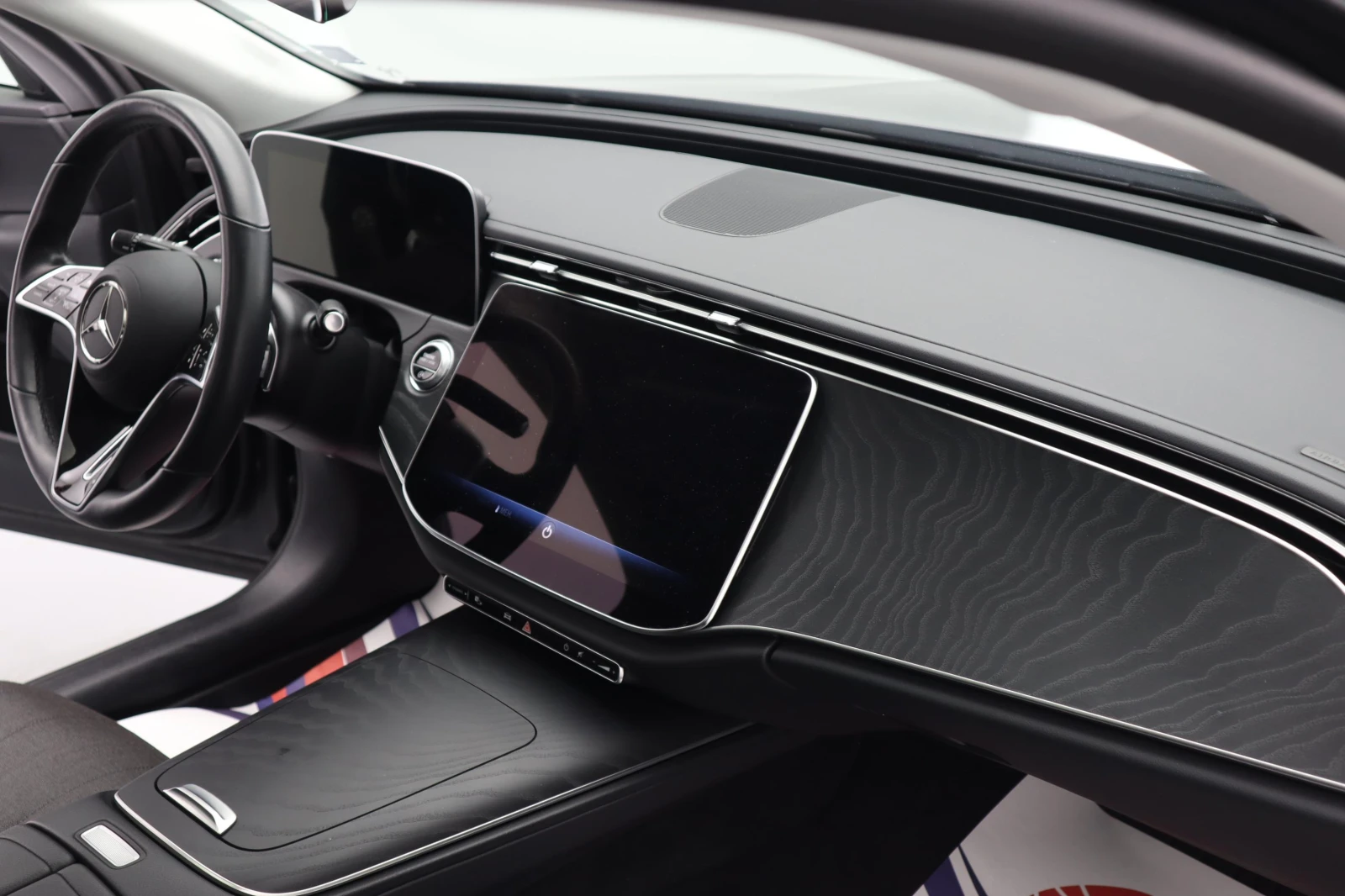 Mercedes-Benz E 200 AVANTGARDE / DISTRONIC / LANE ASSIST / - изображение 10