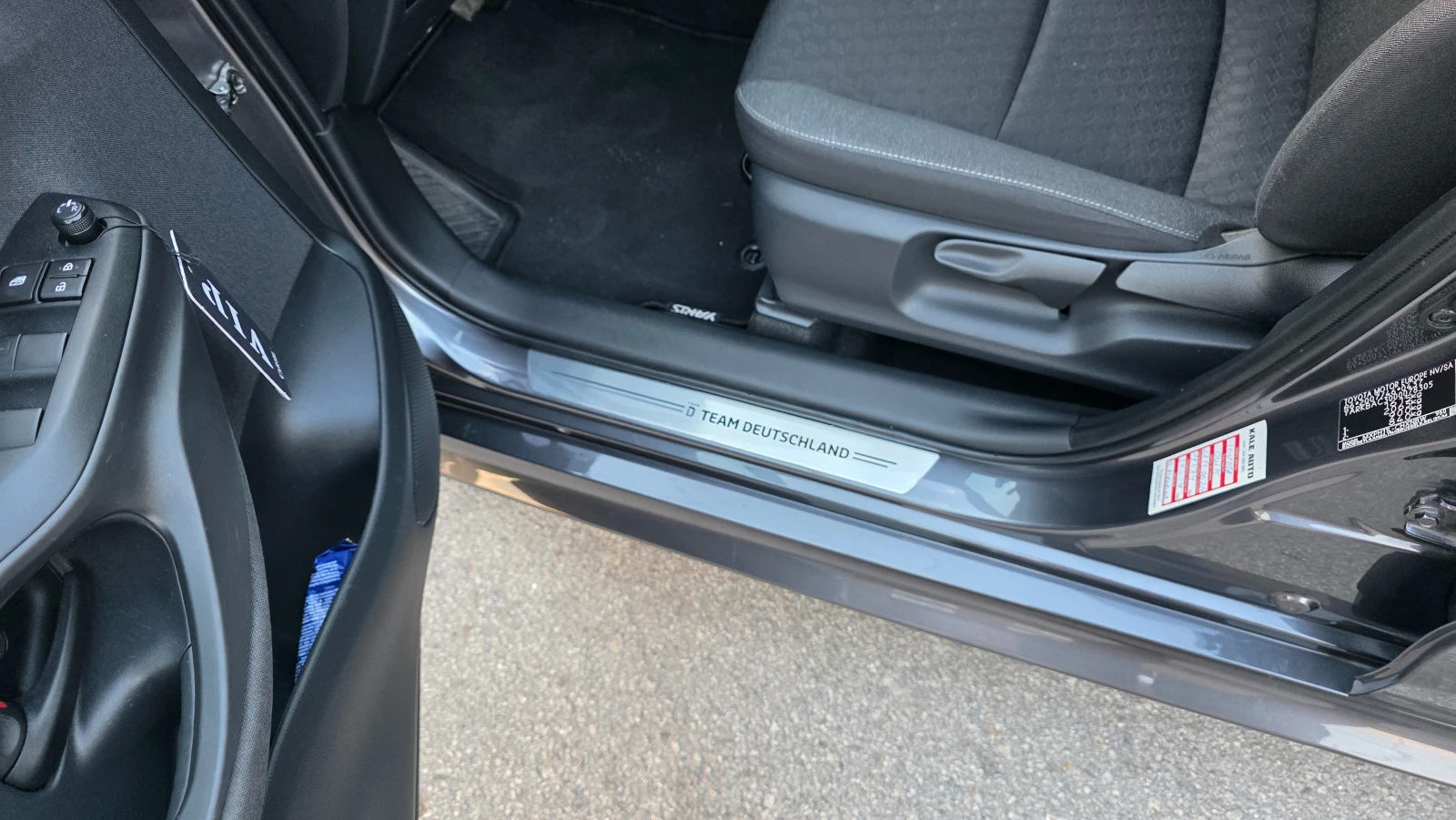 Toyota Yaris 1.5 HIBRID "TEAM-D", снимка 9 - Автомобили и джипове - 56078609