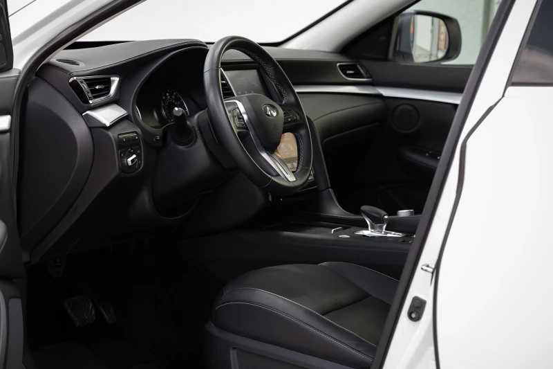 Infiniti QX50, снимка 8 - Автомобили и джипове - 53263467