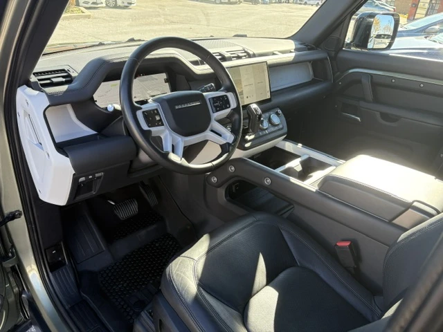 Land Rover Defender CARFAX * АВТО КРЕДИТ * ПРОГНОЗНА ЦЕНА ДО БГ * , снимка 7 - Автомобили и джипове - 54625453