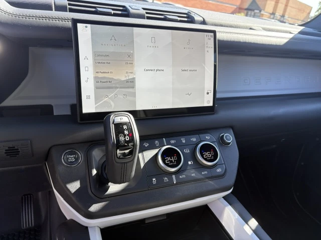 Land Rover Defender CARFAX * АВТО КРЕДИТ * ПРОГНОЗНА ЦЕНА ДО БГ * , снимка 13 - Автомобили и джипове - 54625453