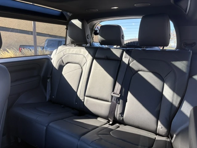 Land Rover Defender CARFAX * АВТО КРЕДИТ * ПРОГНОЗНА ЦЕНА ДО БГ * , снимка 9 - Автомобили и джипове - 54625453