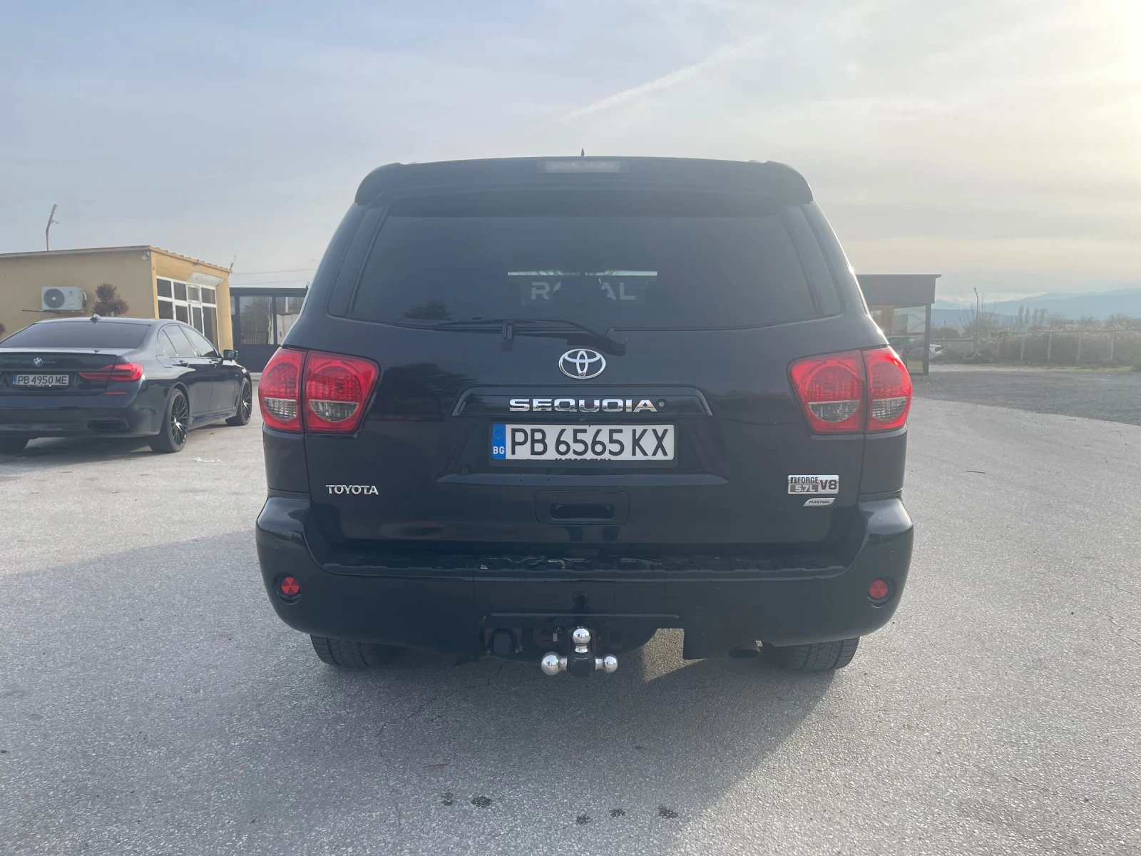 Toyota Sequoia  - изображение 8