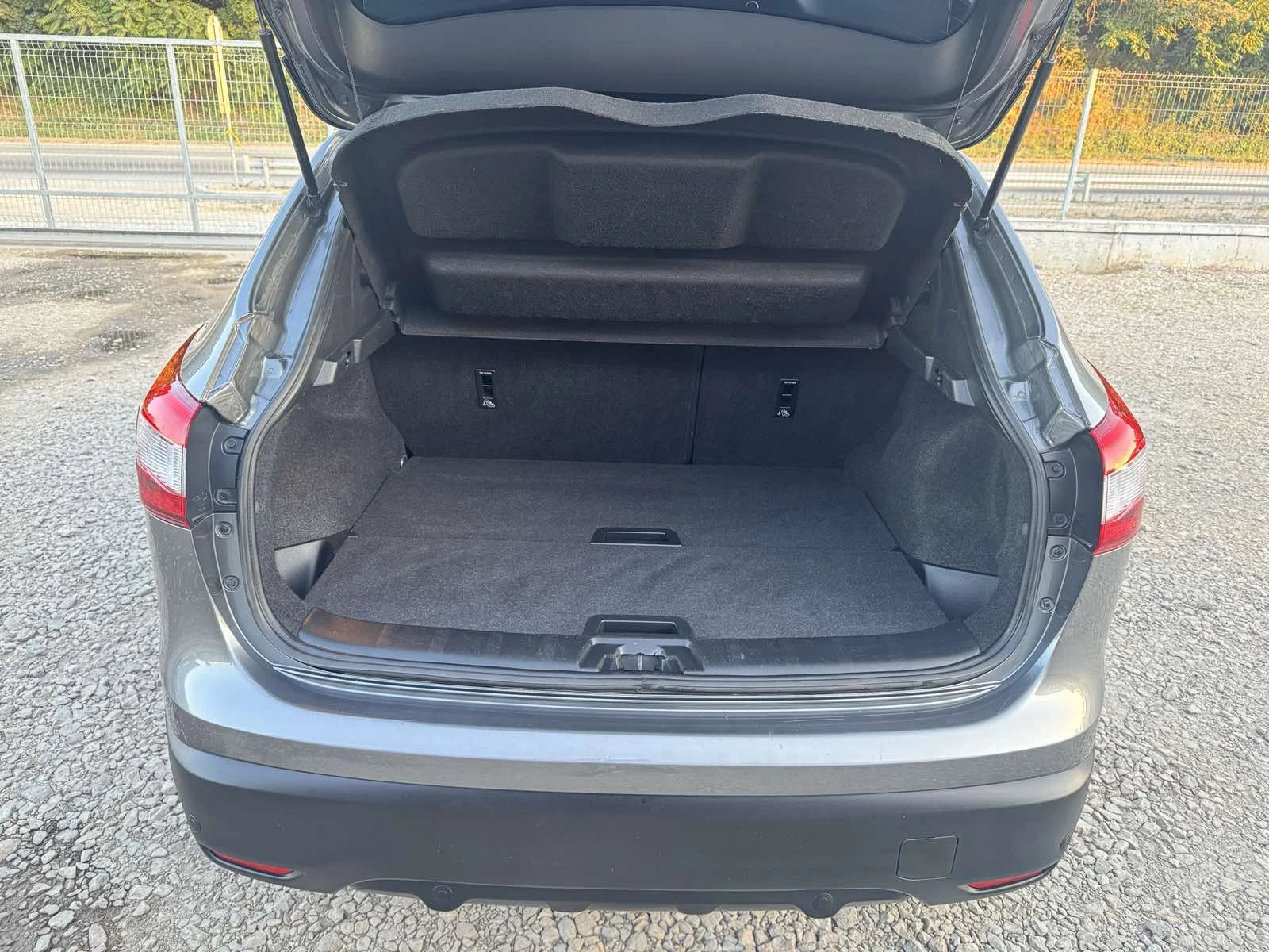 Nissan Qashqai 1.6DCI* 4x4* 360Cam* 103465km* Evro6, снимка 8 - Автомобили и джипове - 54977186