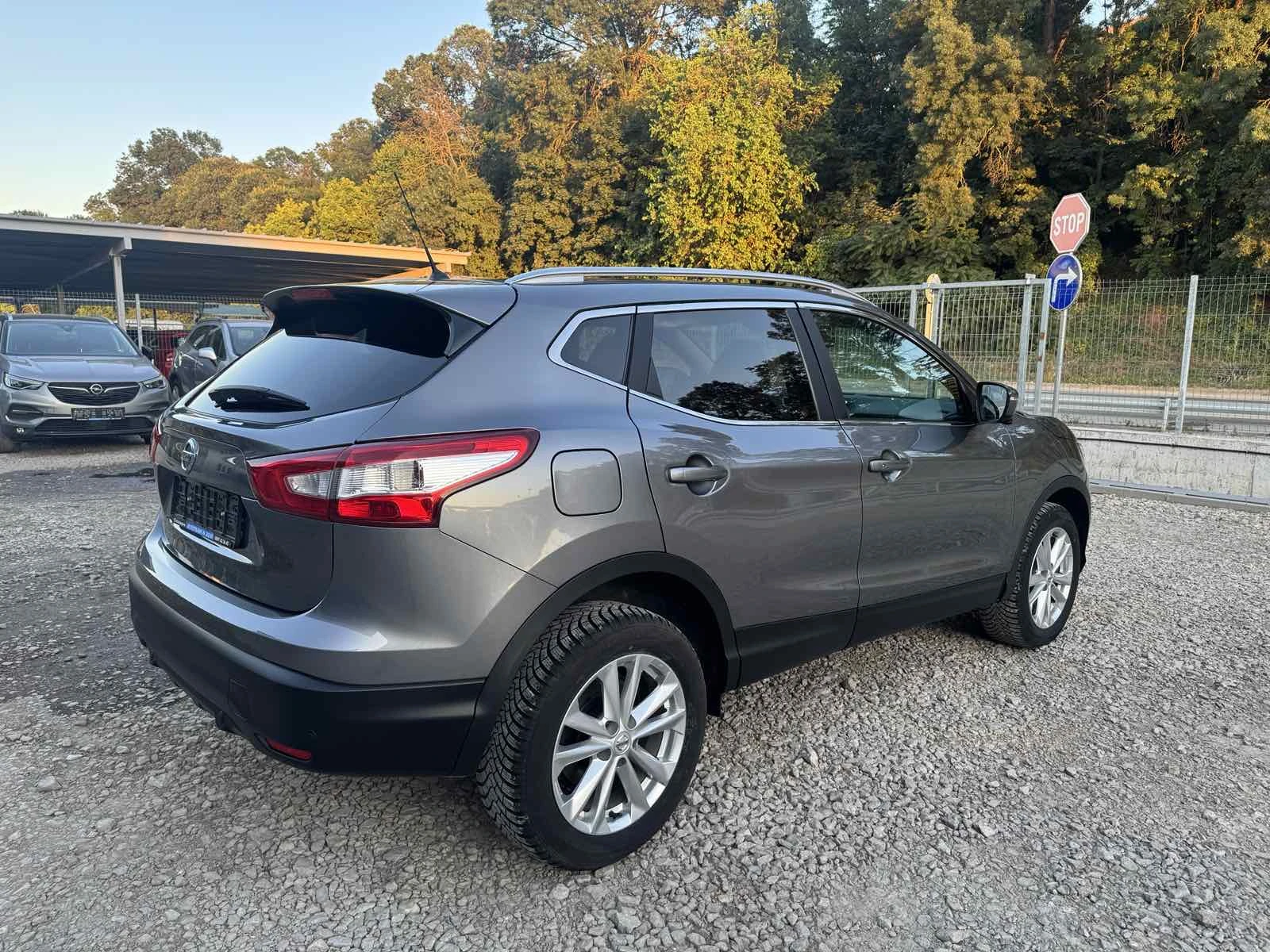 Nissan Qashqai 1.6DCI* 4x4* 360Cam* 103465km* Evro6, снимка 2 - Автомобили и джипове - 54977186
