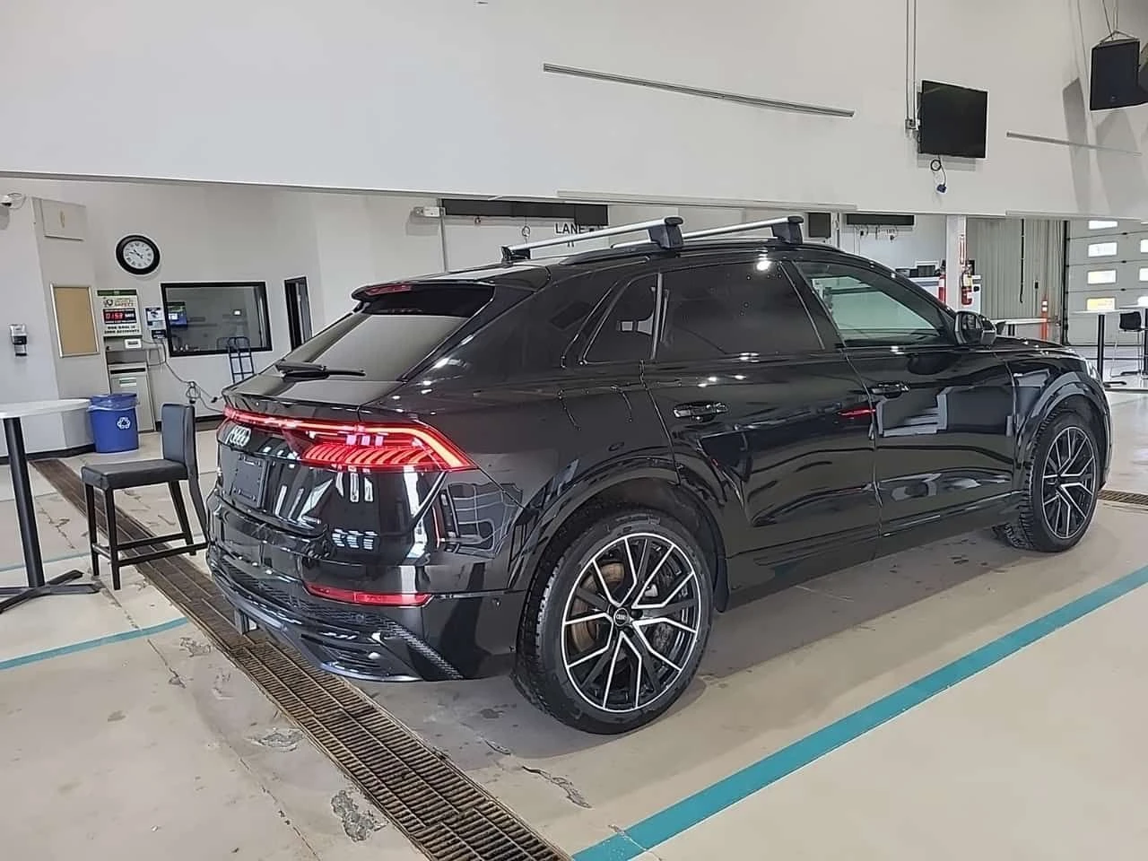 Audi Q8 * Technik * B&O * ОБДУХВАНЕ * ДИСТРОНИК * , снимка 3 - Автомобили и джипове - 54995879