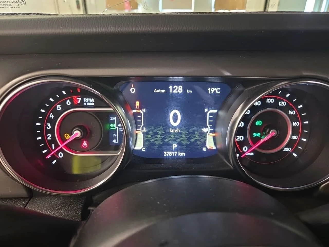 Jeep Gladiator * RUBICON CREW CAB SHORT BED * CARFAX * 37k km * , снимка 8 - Автомобили и джипове - 55610767