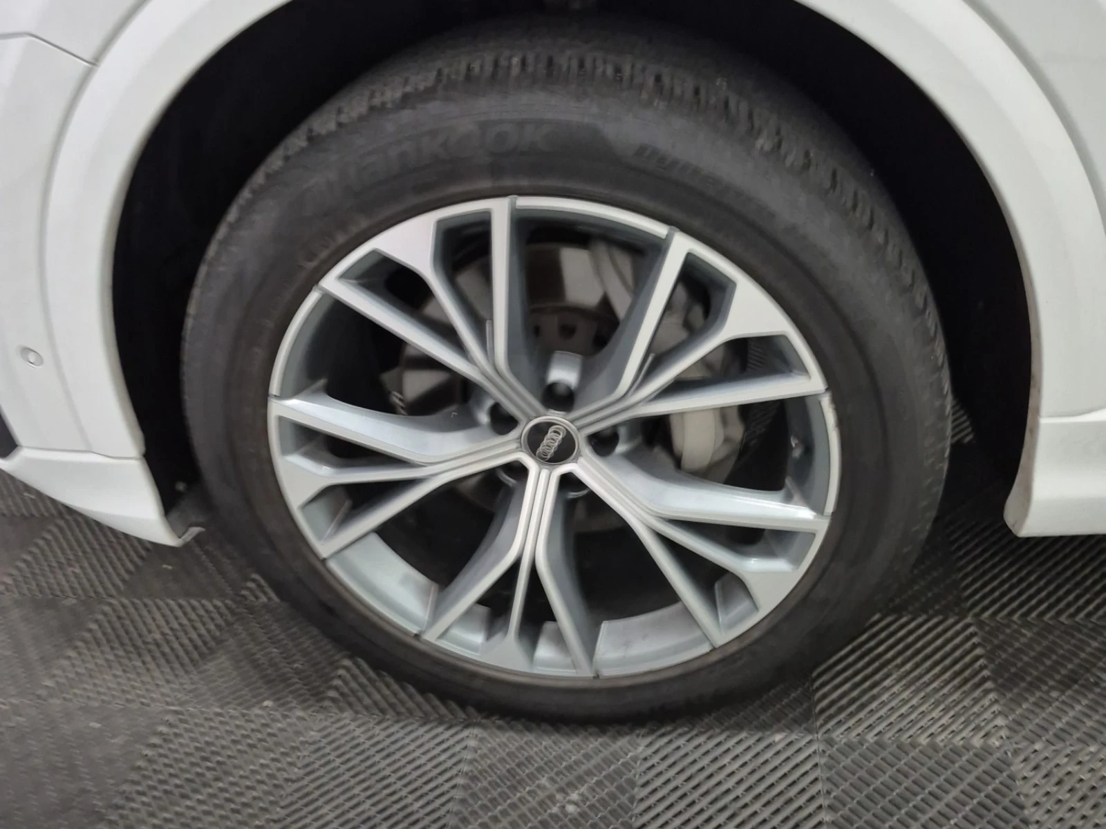 Audi Q8 * 55TFSI * S-Line * PROGRESSIV QUATTRO * CARFAX * , снимка 15 - Автомобили и джипове - 56065982