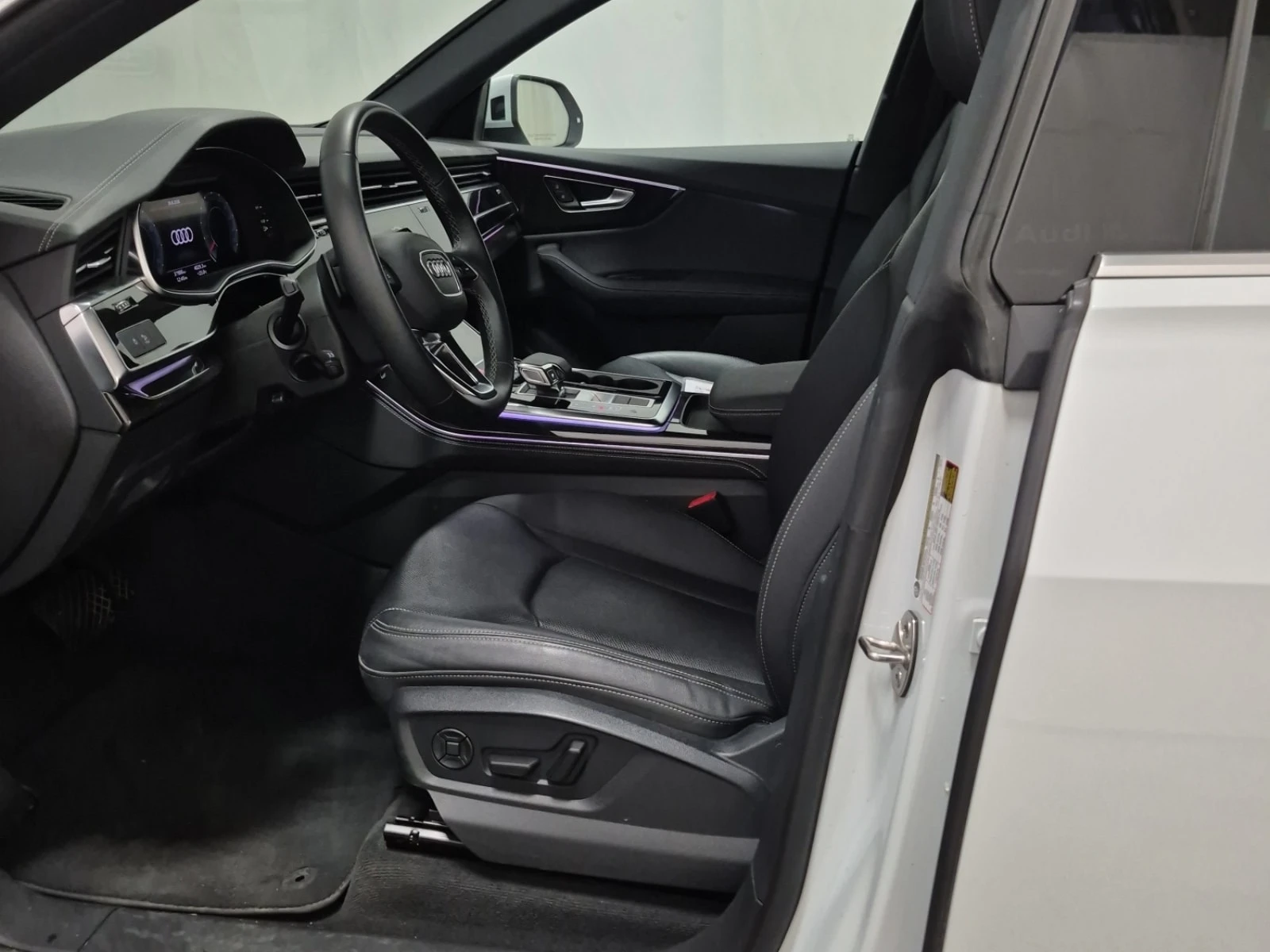Audi Q8 * 55TFSI * S-Line * PROGRESSIV QUATTRO * CARFAX * , снимка 9 - Автомобили и джипове - 56065982