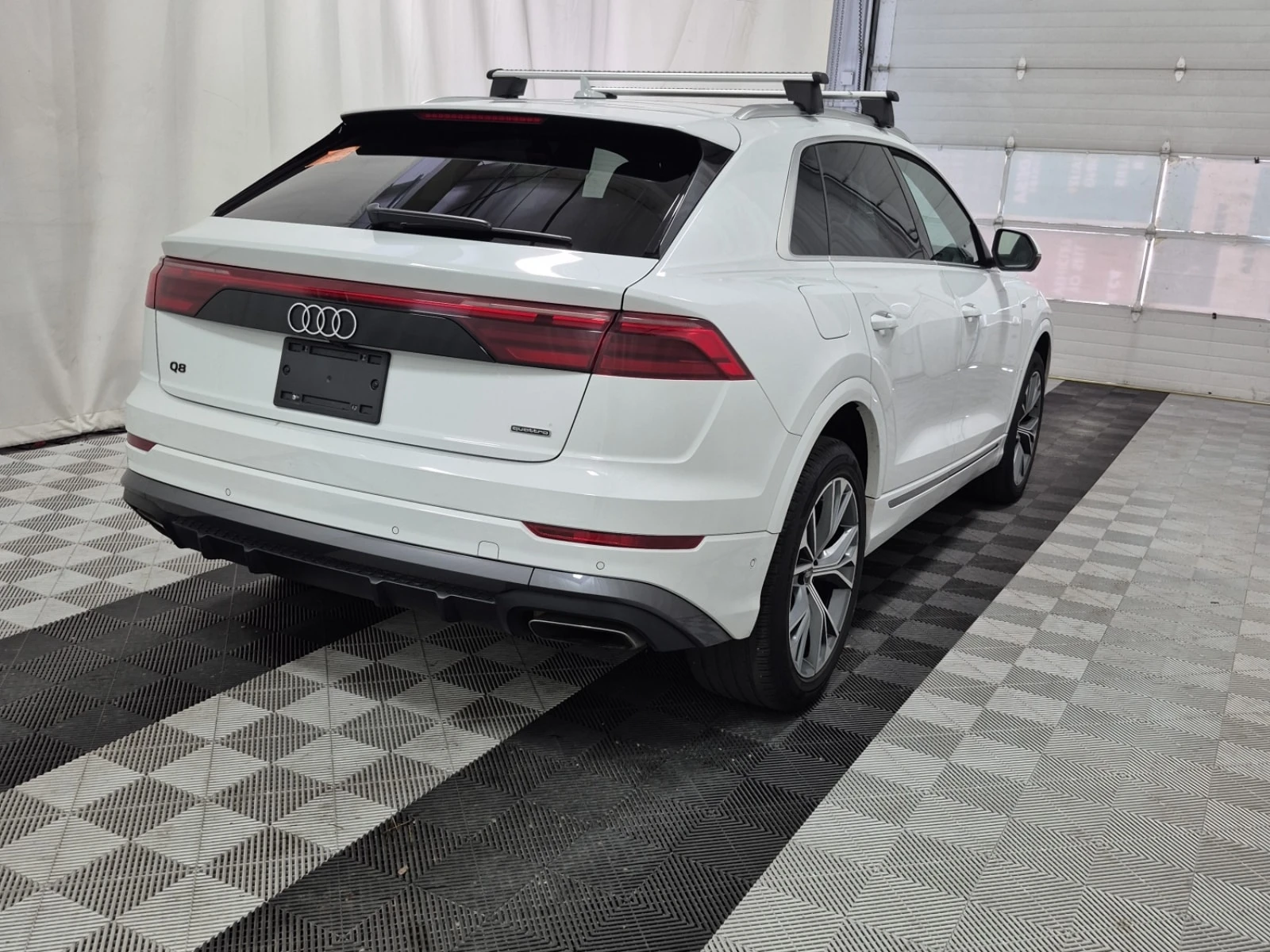 Audi Q8 * 55TFSI * S-Line * PROGRESSIV QUATTRO * CARFAX * , снимка 3 - Автомобили и джипове - 56065982