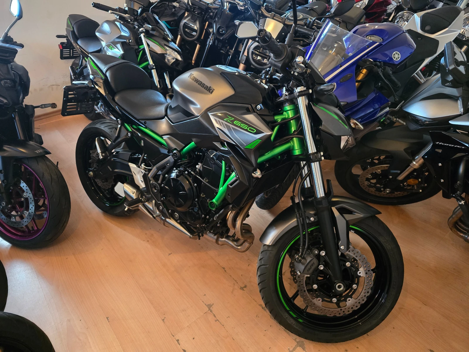 Kawasaki Z 650  2 броя A2!!35kw!!! TRC+ ABS !!!, снимка 11 - Мотоциклети и мототехника - 55451543