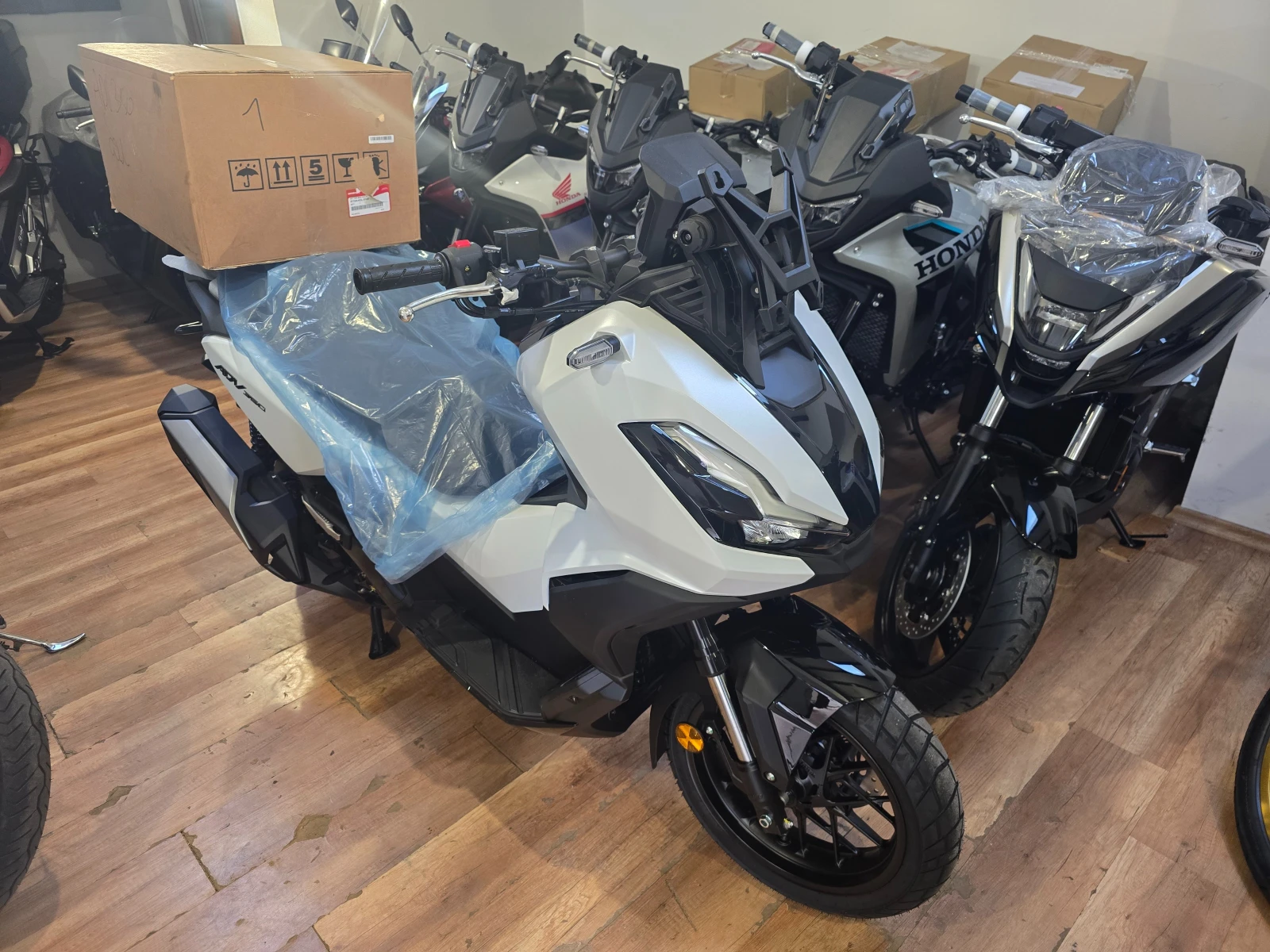 Honda X-ADV ADV 350 NEW + Top case , снимка 2 - Мотоциклети и мототехника - 55972685