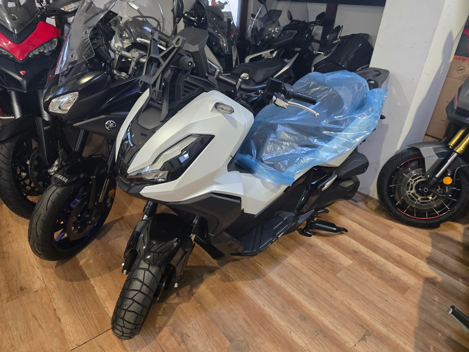 Honda X-ADV ADV 350 NEW + Top case , снимка 7 - Мотоциклети и мототехника - 55972685