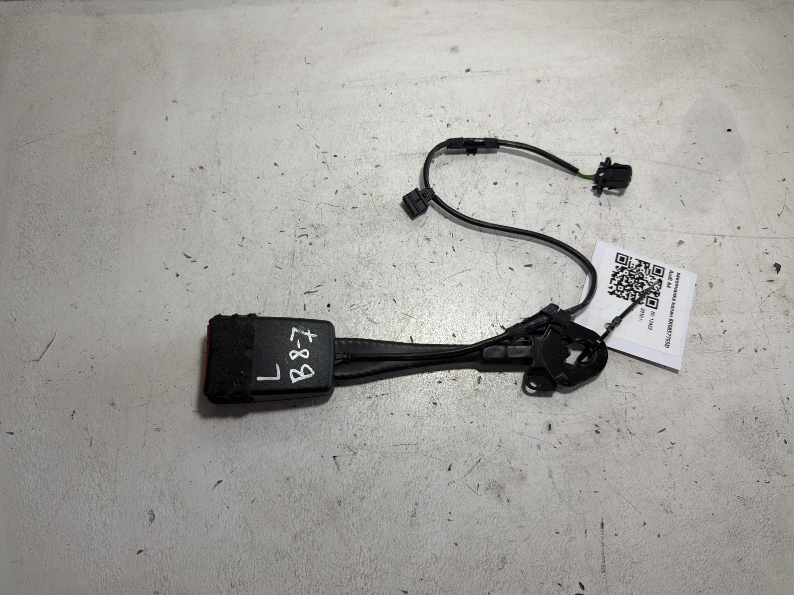 закопчалка колан 8K0857755D Audi A4