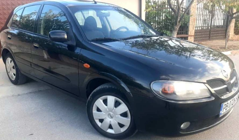 Nissan Almera Hatchback (N16) 1.5, снимка 2 - Автомобили и джипове - 48147312