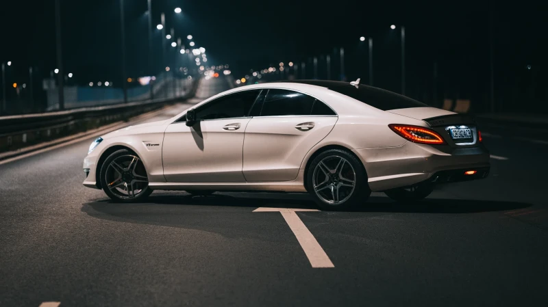 Mercedes-Benz CLS 63 AMG Performance, снимка 13 - Автомобили и джипове - 48325995