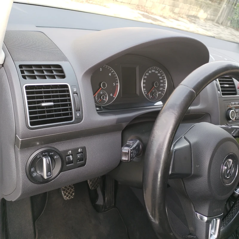 VW Touran, снимка 4 - Автомобили и джипове - 48405931