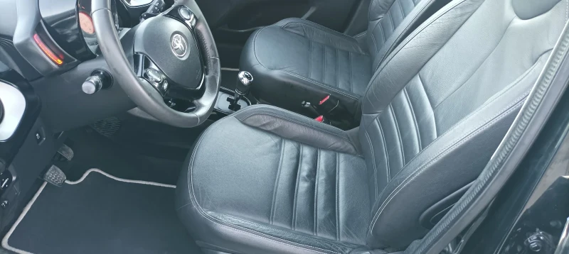 Toyota Aygo R-line AUTOMAT , снимка 8 - Автомобили и джипове - 49714768