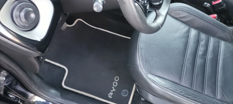 Toyota Aygo R-line AUTOMAT , снимка 15 - Автомобили и джипове - 49714768