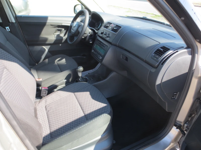 Skoda Fabia 1.6 TDI, снимка 13 - Автомобили и джипове - 51427703