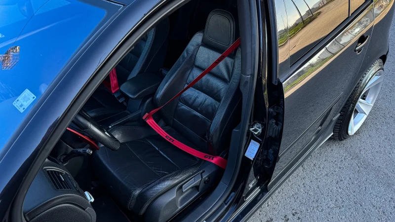 VW Golf 2.0T= GTI= Брутална визия= , снимка 10 - Автомобили и джипове - 52416713