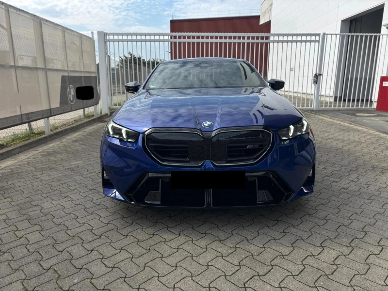 BMW M5 4.4 V8/PLUG-IN HYRBID/CARBON/B&W/HEAD UP/360/, снимка 2 - Автомобили и джипове - 52548908