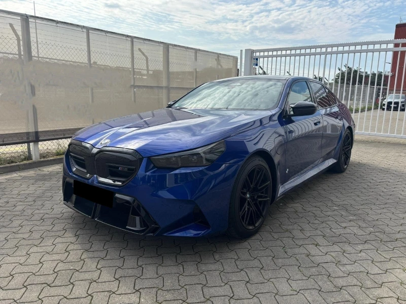 BMW M5 4.4 V8/PLUG-IN HYRBID/CARBON/B&W/HEAD UP/360/, снимка 3 - Автомобили и джипове - 52548908