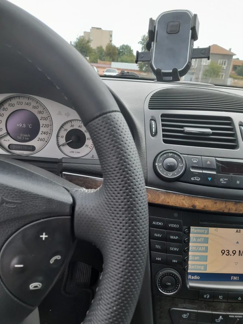 Mercedes-Benz E 320, снимка 9 - Автомобили и джипове - 52866866