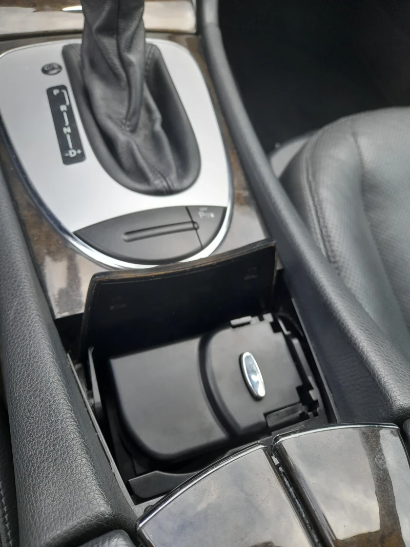 Mercedes-Benz E 320, снимка 5 - Автомобили и джипове - 52866866