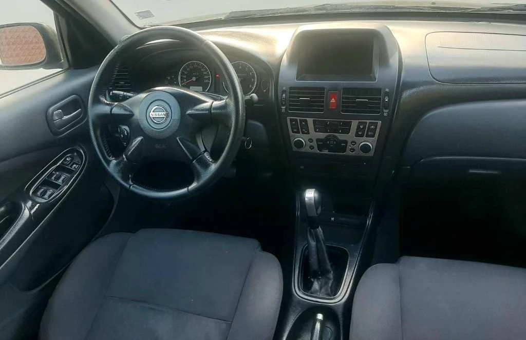 Nissan Almera Hatchback (N16) 1.5 - изображение 6