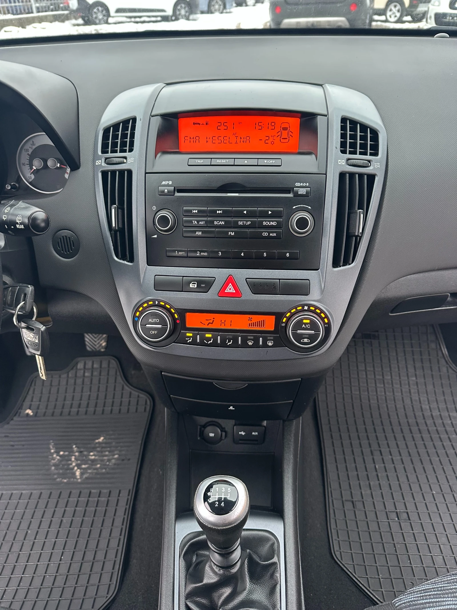 Kia Ceed 1.6CRDI 90kc | Mobile.bg � ����������� 12