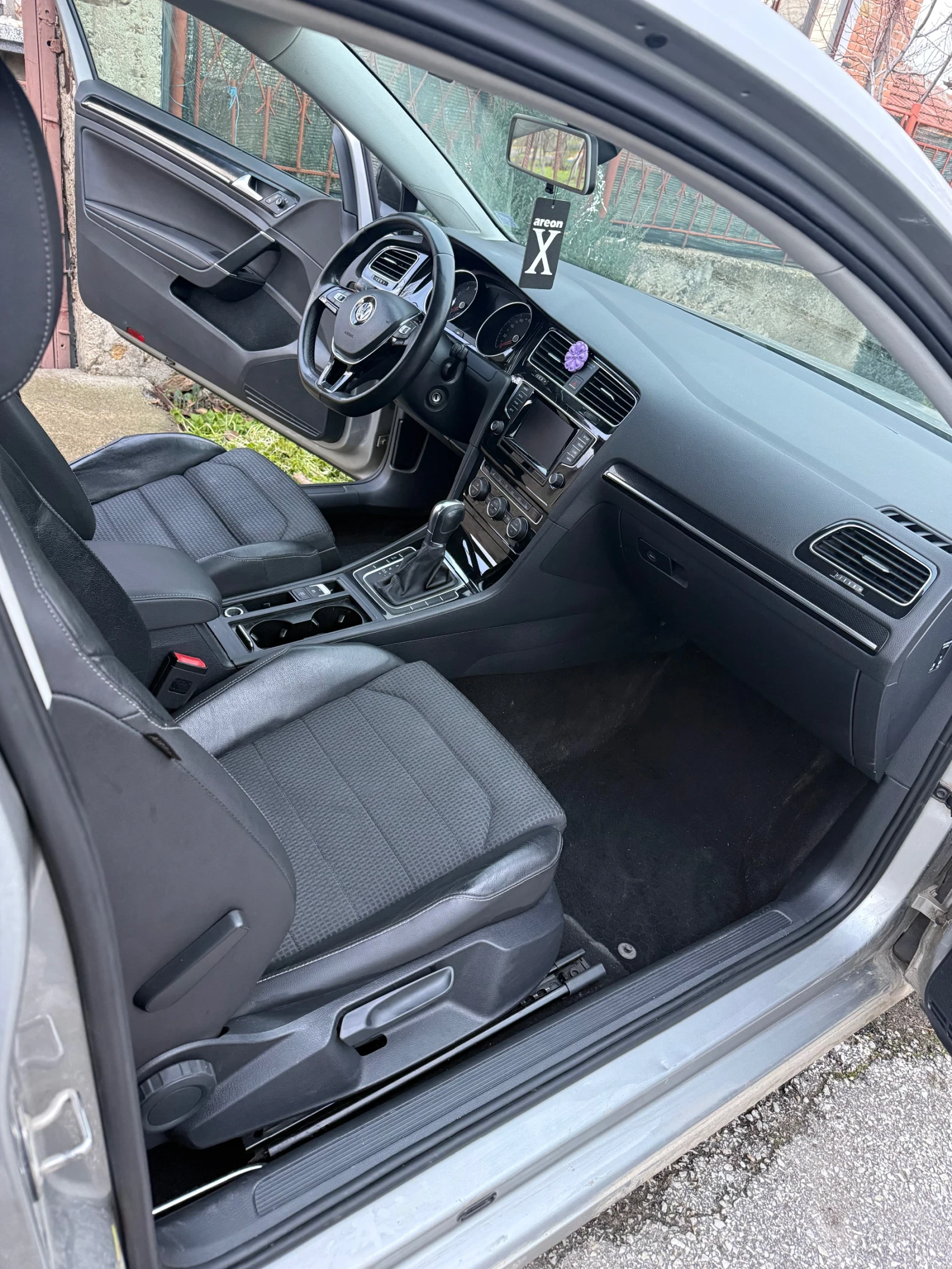 VW Golf 1.4TSI DSG, снимка 11 - Автомобили и джипове - 53978818