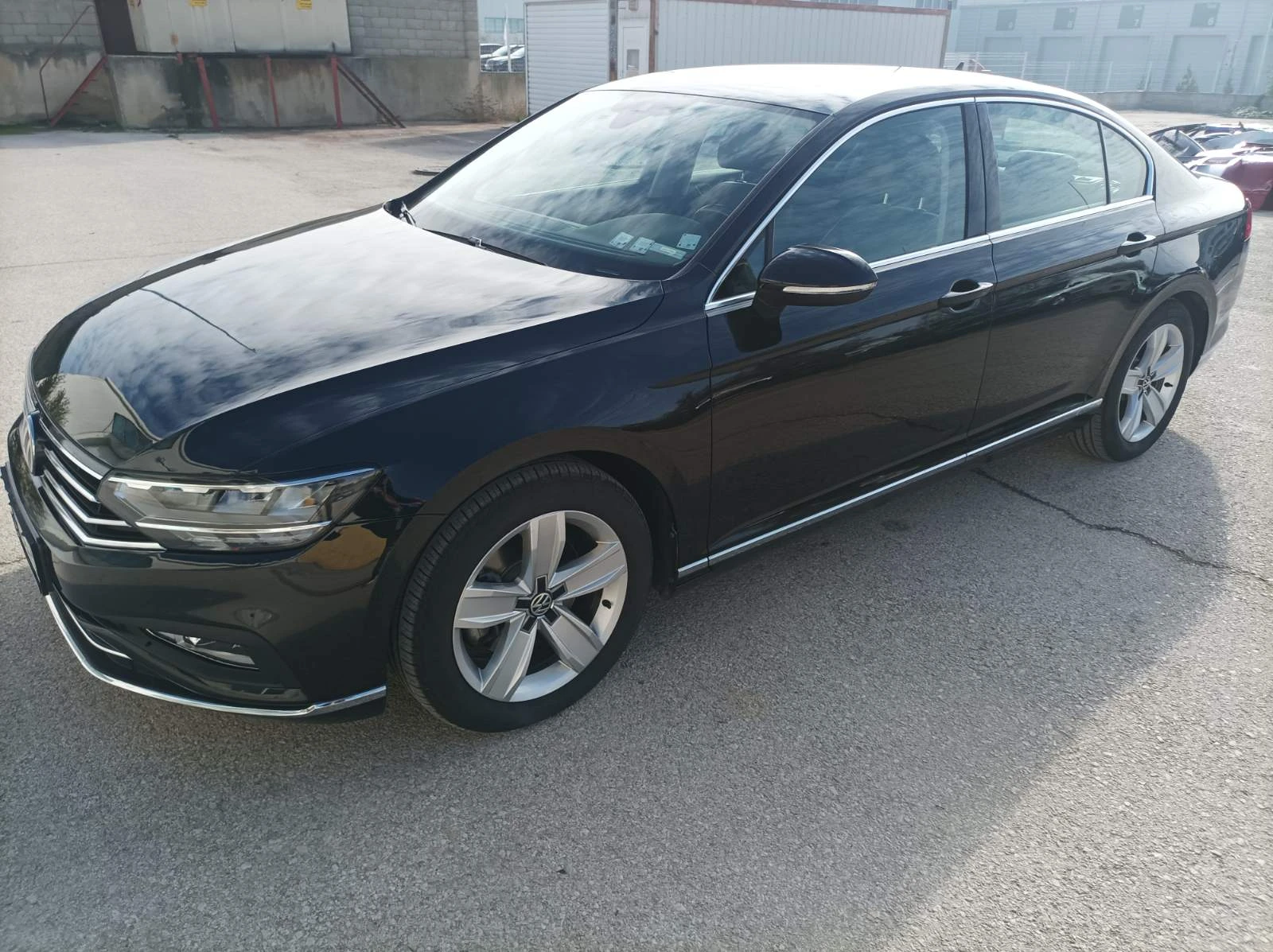 VW Passat Business, закупена от VW България, снимка 6 - Автомобили и джипове - 54316970