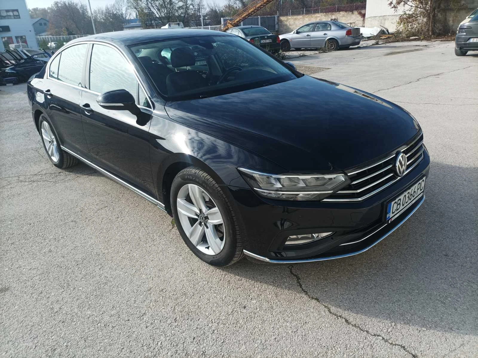 VW Passat Business, закупена от VW България, снимка 4 - Автомобили и джипове - 54316970