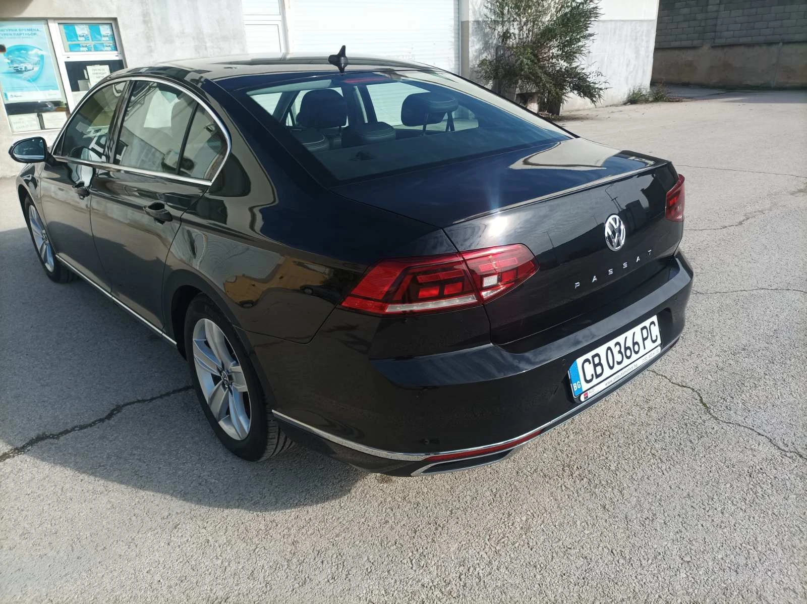 VW Passat Business, закупена от VW България, снимка 8 - Автомобили и джипове - 54316970