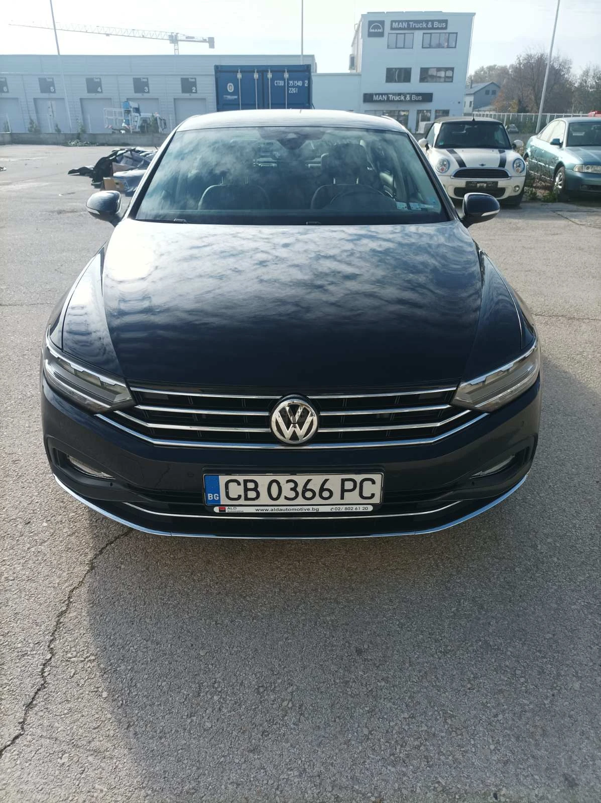 VW Passat Business, закупена от VW България, снимка 2 - Автомобили и джипове - 54316970