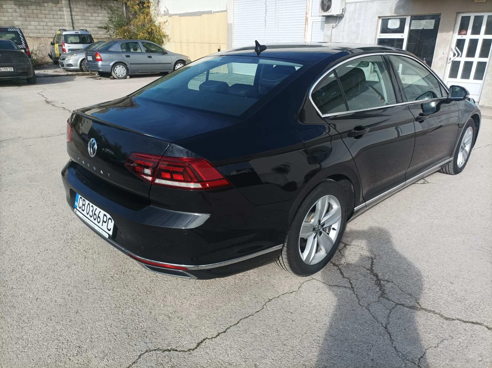 VW Passat Business, закупена от VW България, снимка 7 - Автомобили и джипове - 54316970