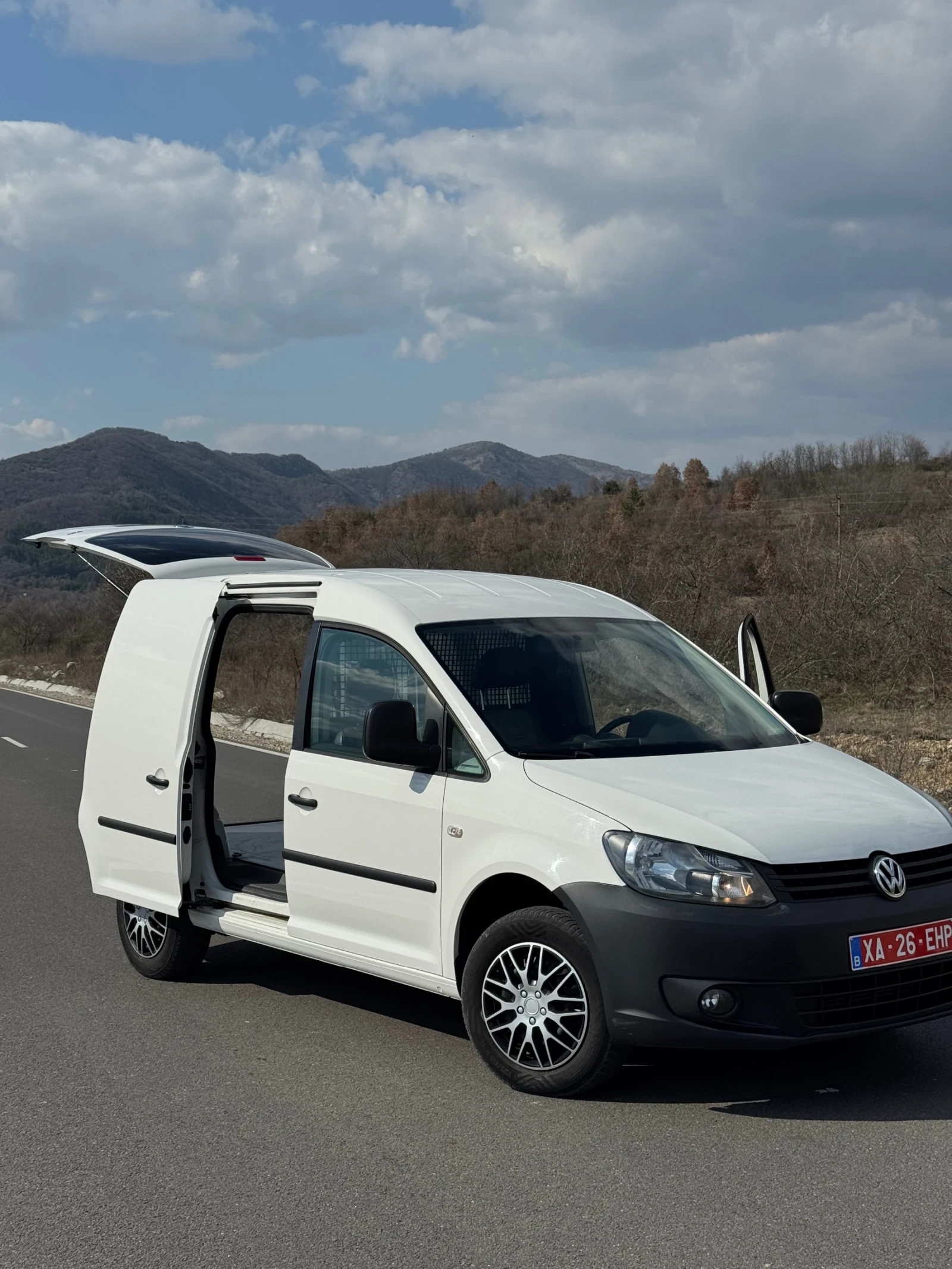 VW Caddy 1.6 TDI, снимка 6 - Автомобили и джипове - 54417490