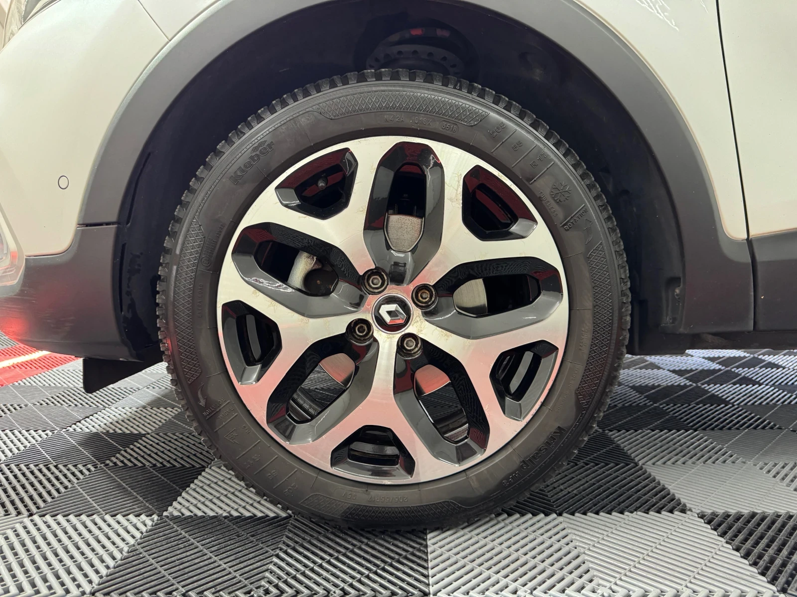 Renault Captur 1.5 DCI EDITION ONE - KEYLESS* КОЖА* LED* КАМЕРA, снимка 17 - Автомобили и джипове - 54429873
