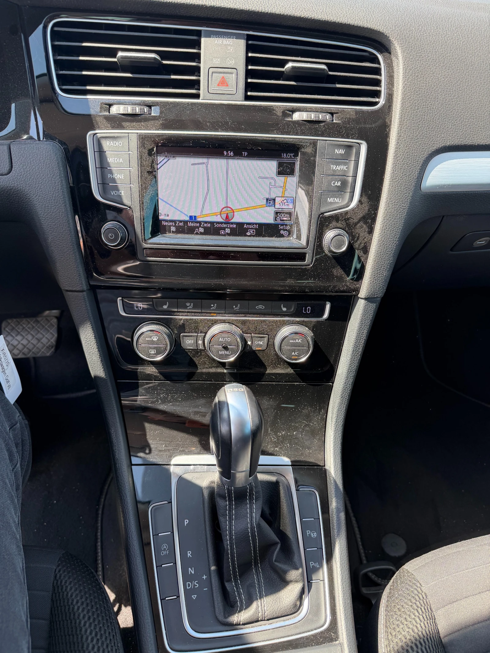 VW Golf 1.6TDI AVTOMAT/NAVI EURO 6, снимка 14 - Автомобили и джипове - 54667107